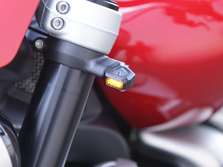 Wunderkind LED Indicator TR2T Front Or Rear For Triumph Bobber